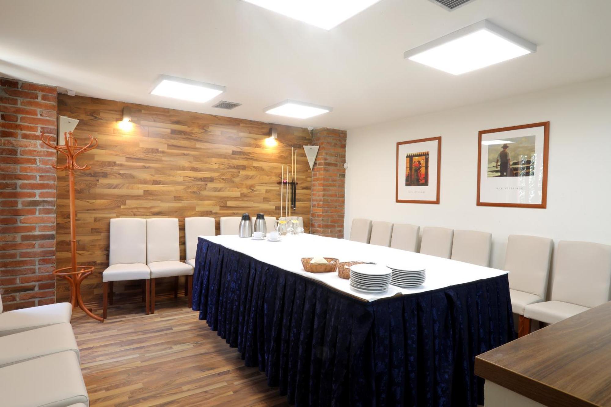 Hotel Pod Vezi Strážnice Kültér fotó