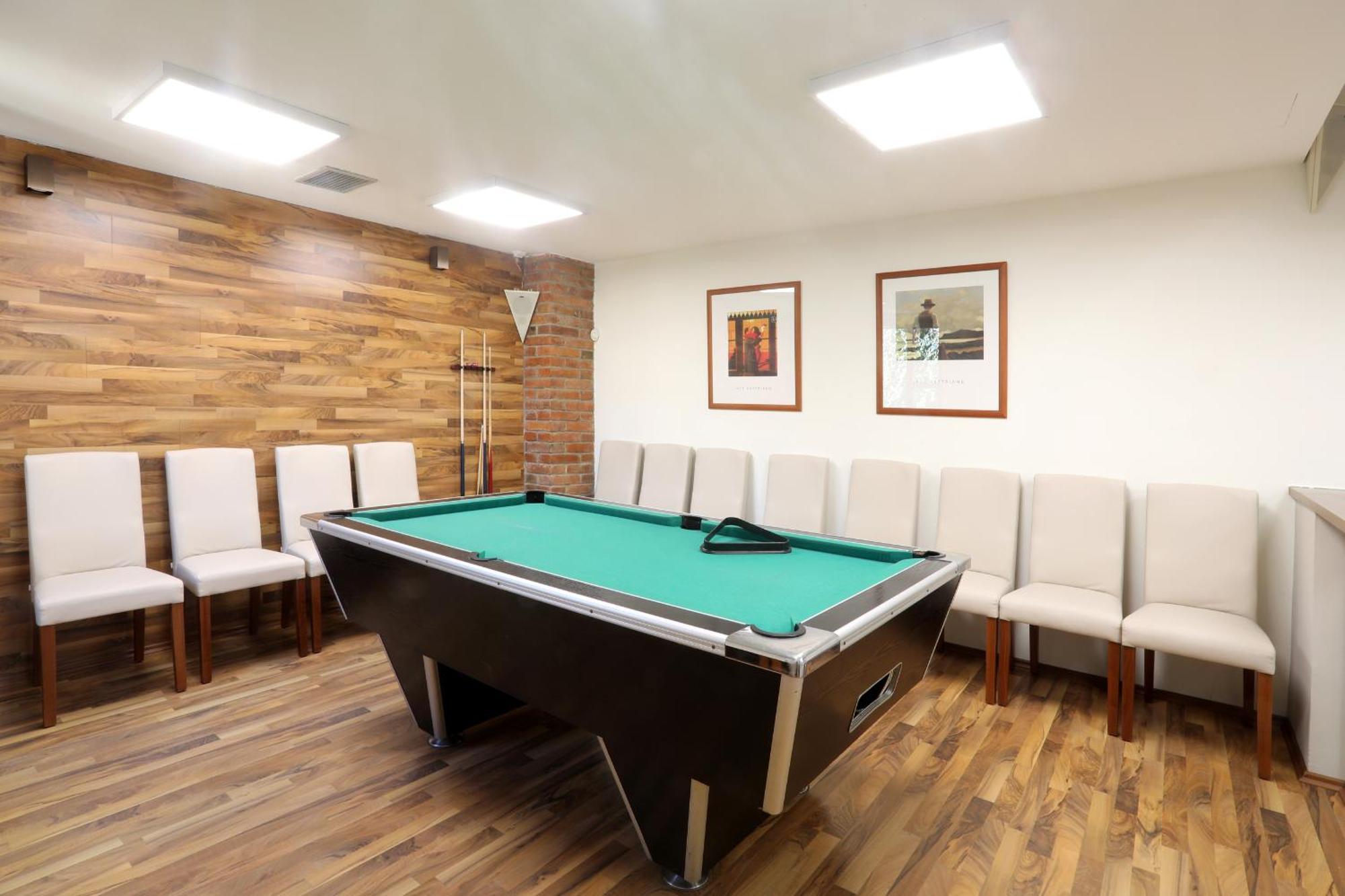 Hotel Pod Vezi Strážnice Kültér fotó