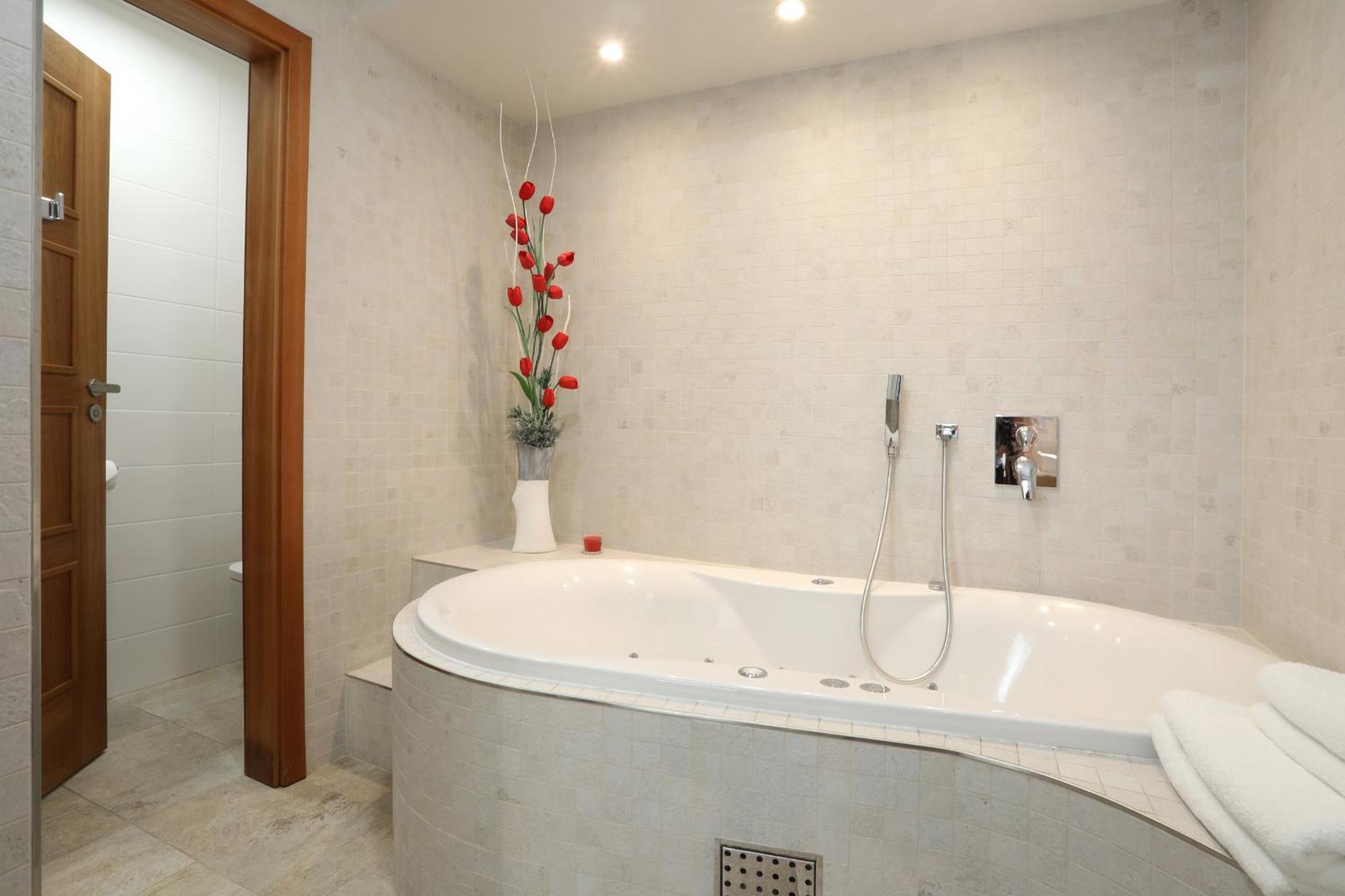Hotel Pod Vezi Strážnice Kültér fotó