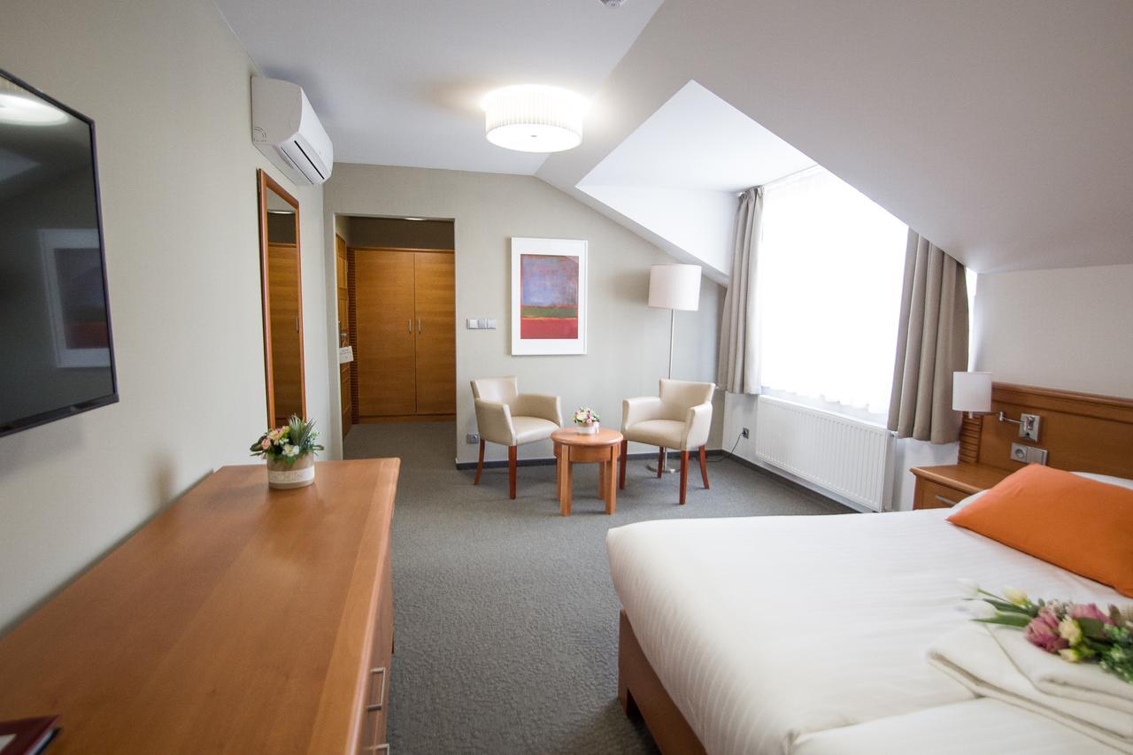 Hotel Pod Vezi Strážnice Kültér fotó
