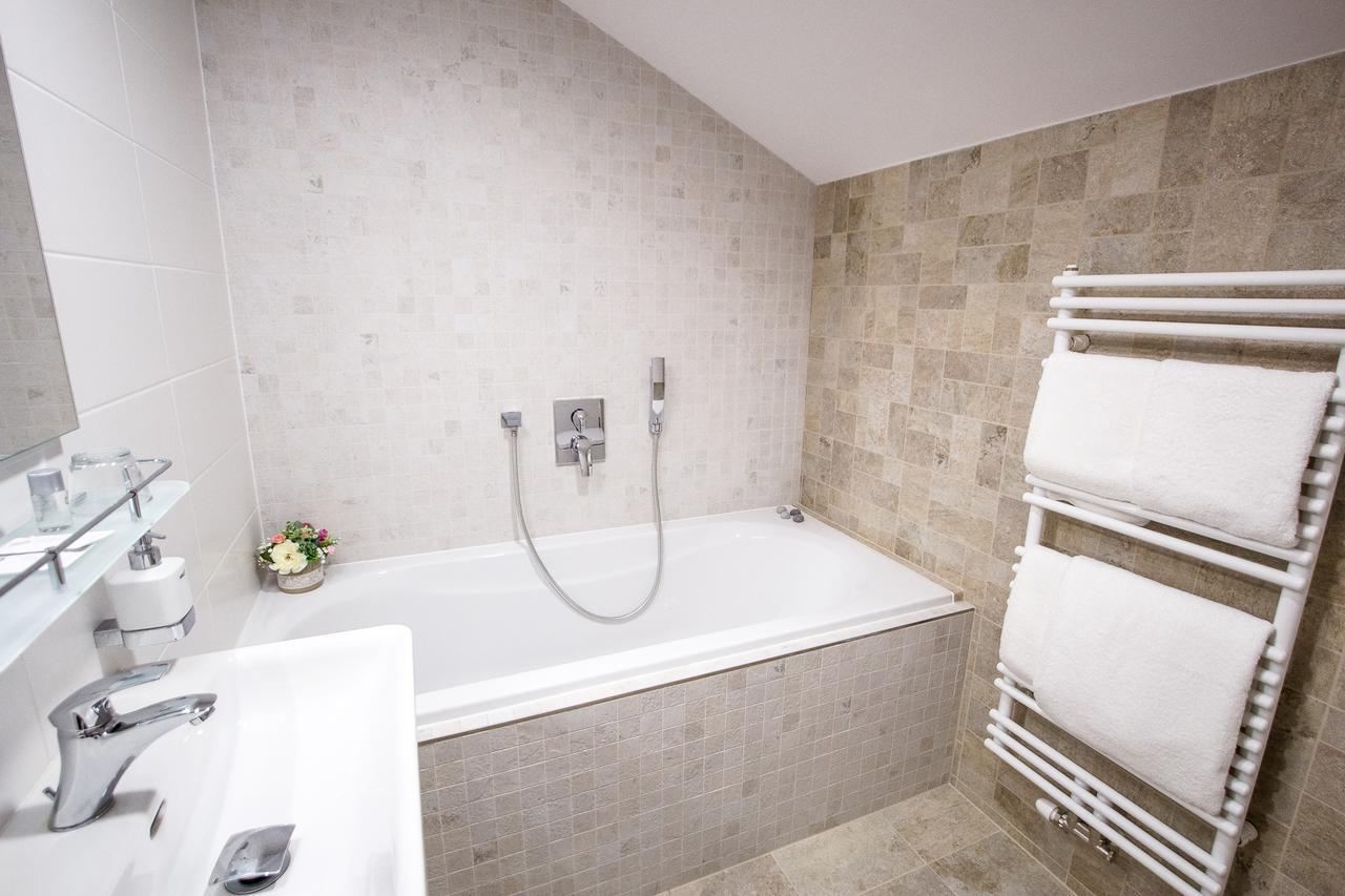 Hotel Pod Vezi Strážnice Kültér fotó