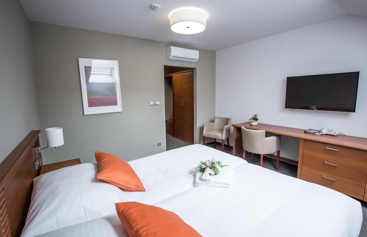 Hotel Pod Vezi Strážnice Kültér fotó
